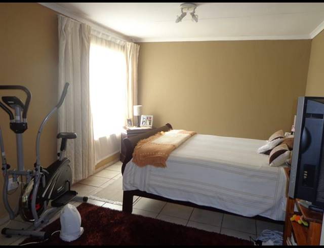 4 BEDROOM HOUSE FOR SALE IN THE ORCHARDS